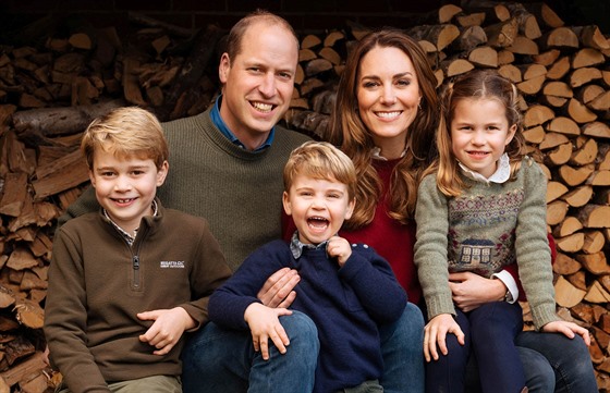 Princ William, vévodkyn Kate a jejich dti princ George, princ Louis a...