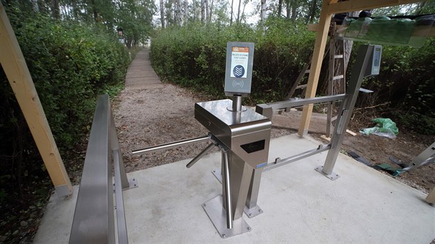 Nový turniket u vstupu do přírodní rezervace Soos