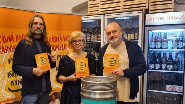 Ladislav Jakl a Daniela Kovářová, autoři knihy Pivař a blondýna, na křtu publikace
