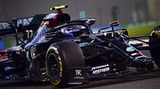Valtteri Bottas při druhém tréninku na Velkou cenu Abú Zabí. Valtteri Bottas při druhém tréninku na Velkou cenu Abú Zabí.