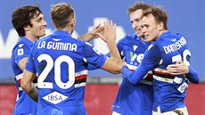 Fotbalisté Sampdorie Janov i s Jakubem Janktem (druhý zleva) oslavují vstřelený... Fotbalisté Sampdorie Janov i s Jakubem Janktem (druhý zleva) oslavují vstřelený...