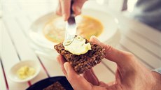 Rostlinné tuky jsou využitelné buď ve formě olejů, nebo roztíratelných tuků... Rostlinné tuky jsou využitelné buď ve formě olejů, nebo roztíratelných tuků...