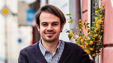 Lukáši Csicselymu před pár týdny vyšla kniha Nejkrásnější pohřeb Jana Huga.... Lukáši Csicselymu před pár týdny vyšla kniha Nejkrásnější pohřeb Jana Huga....