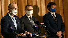 Ministr zdravotnictví Jan Blatný (vlevo) jednal v Brně o situaci v kraji. Při... Ministr zdravotnictví Jan Blatný (vlevo) jednal v Brně o situaci v kraji. Při...