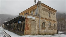 Budova nádraží v Hrubé Vodě je ve špatném stavu. V roce 2018 ji koupil... Budova nádraží v Hrubé Vodě je ve špatném stavu. V roce 2018 ji koupil...