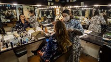 I v časech, kdy jsou divadla zavřená, se ve Švandově divadle zkouší. (15.... I v časech, kdy jsou divadla zavřená, se ve Švandově divadle zkouší. (15....