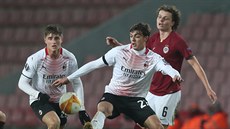 Momentka z utkání mezi Spartou a AC Milán. Nejblíž u balonu Daniel Maldini. Momentka z utkání mezi Spartou a AC Milán. Nejblíž u balonu Daniel Maldini.