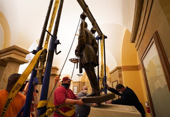 Virginie ze sídla amerického Kongresu odstranila sochu generála otrokáské...