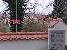 <p>V městské čtvrti Nebušice mají ulici K Cíli. A cílem je půvabný hřbitůvek....</p> <p>V městské čtvrti Nebušice mají ulici K Cíli. A cílem je půvabný hřbitůvek....</p>