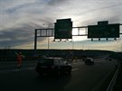 <p>Tragická nehoda se stala brzy ráno na pražském okruhu u Černého Mostu. Při srážce několika vozidel došlo ke zranění pěti lidí a úmrtí jednoho muže. Provoz je již obousměrně obnoven.</p> <p>Tragická nehoda se stala brzy ráno na pražském okruhu u Černého Mostu. Při srážce několika vozidel došlo ke zranění pěti lidí a úmrtí jednoho muže. Provoz je již obousměrně obnoven.</p>
