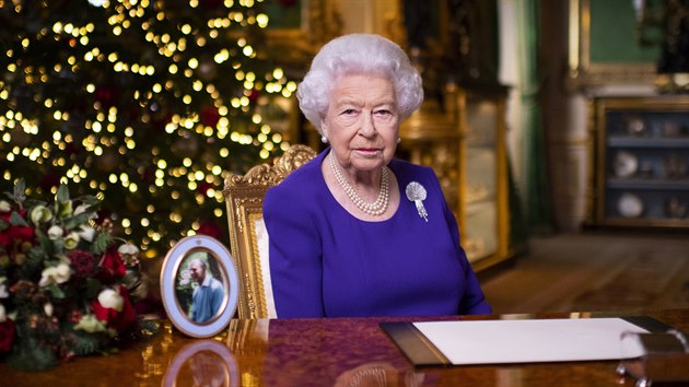 Britsk krlovna Albta II. pi naten tradinho vnonho proslovu (25. prosince 2020).