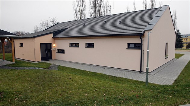 Velký ústav pro mentálně postižené ve Stodu na Plzeňsku zmizel a jeho roli převzal systém komunitních sociálních služeb. Klienti se nastěhovali do domů na několika místech v kraji. (17. 12. 2020)