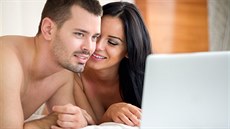 Dívat se na porno ve dvou může být znamením spokojeného vztahu naplněného... Dívat se na porno ve dvou může být znamením spokojeného vztahu naplněného...