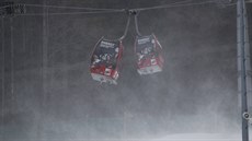 VICHR. V Semmeringu byl obří slalom lyžařek kvůli silnému větru zrušen. VICHR. V Semmeringu byl obří slalom lyžařek kvůli silnému větru zrušen.