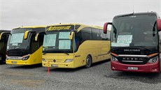 Na tři sta autobusových dopravců s dvě stě autobusy a minibusy v neděli... Na tři sta autobusových dopravců s dvě stě autobusy a minibusy v neděli...