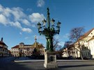 <p>Jako dobrý nápad pro oživení plynového světla a atmosféry Hradčanského náměstí, svítí nyní lampy nepřetržitě. Ostatní plynové lampy v Praze jsou ovládány dálkově a svítí podle osvětlovacího kalendáře veřejného osvětlení.</p> <p>Jako dobrý nápad pro oživení plynového světla a atmosféry Hradčanského náměstí, svítí nyní lampy nepřetržitě. Ostatní plynové lampy v Praze jsou ovládány dálkově a svítí podle osvětlovacího kalendáře veřejného osvětlení.</p>
