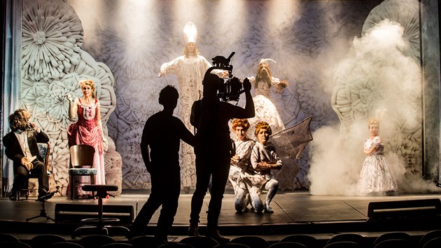 V przdnm divadle ABC hraj muzikl Elefantazie pro divky televize Naivo v rmci projektu Divadlo Naivo.