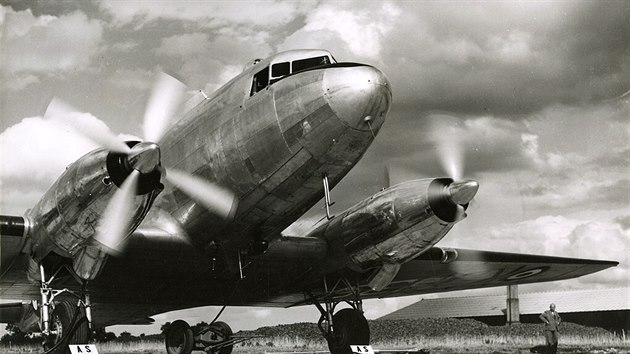 Už v roce 1949 se ve Velké Británii objevila tato v jednom exempláři létající turbovrtulová Dakota. Původní pístové hvězdicové motory u ní byly nahrazeny turbovrtulovými typu Armstrong Siddeley Mamba.