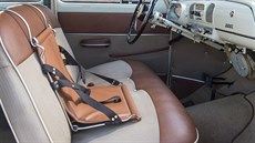 Dětská bezpečnostní sedačka, kterou si nechal Seat patentovat v roce 1955. Dětská bezpečnostní sedačka, kterou si nechal Seat patentovat v roce 1955.