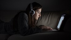 Je svůdné a je ho všude na internetu plno. Porno chápou mladí lidé jako zdroj... Je svůdné a je ho všude na internetu plno. Porno chápou mladí lidé jako zdroj...