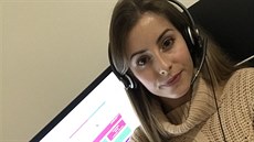Operátorka Denisa Závadská denně na lince ministerstva zdravotnictví 1221... Operátorka Denisa Závadská denně na lince ministerstva zdravotnictví 1221...