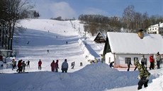 Lyžařský areál v Mladkově-Petrovičkách v dobách své největší slávy. V roce 2013... Lyžařský areál v Mladkově-Petrovičkách v dobách své největší slávy. V roce 2013...