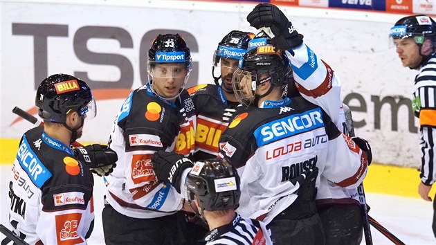 Sparťané slaví gól Roberta Říčky na 1:1 Sparťané slaví gól Roberta Říčky na 1:1