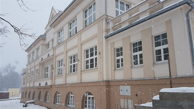 Statiku už měla budova natolik narušenou, že dnes už by byla minimálně zčásti... Statiku už měla budova natolik narušenou, že dnes už by byla minimálně zčásti...
