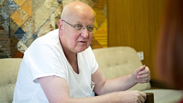 Jindřich Florián oznámil, že přijal výzvu k rezignaci na post ředitele... Jindřich Florián oznámil, že přijal výzvu k rezignaci na post ředitele...
