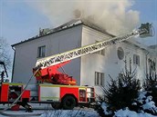 Požár střechy domu v Chodově na Sokolovsku. Požár střechy domu v Chodově na Sokolovsku.