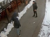 Dva mladíci se nakonec rozhodli násilím vniknout do pokladny, kde však žádné... Dva mladíci se nakonec rozhodli násilím vniknout do pokladny, kde však žádné...