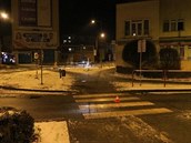 Řidič srazil ženu před kruhovým objezdem, když přecházela po přechodu pro... Řidič srazil ženu před kruhovým objezdem, když přecházela po přechodu pro...