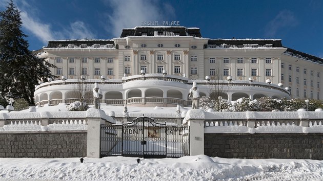 Hotel Radium palace v Jchymov z roku 1912 - Investorem byla akciov spolenost v ele s eskm lechticem a politikem hrabtem Silvou Tarouca, zakladatelem Prhonickho parku. Ve sv dob to byl nejvt evropsk lzesk dm.