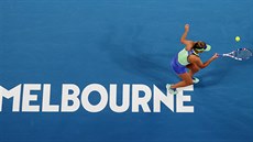 Američanka Sofia Keninová dobíhá k forhendu ve finále Australian Open. Američanka Sofia Keninová dobíhá k forhendu ve finále Australian Open.