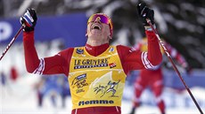 Alexander Bolšunov se raduje z vítězství v závodu Tour de Ski s hromadným... Alexander Bolšunov se raduje z vítězství v závodu Tour de Ski s hromadným...