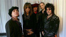 New York Dolls, Sylvain Sylvain první zleva New York Dolls, Sylvain Sylvain první zleva