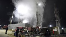 Záchranářské práce po výbuchu ve zlatém dole v provincii Šan-tung na východě... Záchranářské práce po výbuchu ve zlatém dole v provincii Šan-tung na východě...