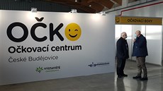 Pavilon T na českobudějovickém výstavišti se proměnil v očkovací centrum. Pavilon T na českobudějovickém výstavišti se proměnil v očkovací centrum.