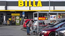 Svítkov se na konci loňského roku dočkal nového supermarketu. Aut přibylo. Svítkov se na konci loňského roku dočkal nového supermarketu. Aut přibylo.