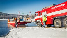 V Horní Plané na Českokrumlovsku vytáhli z Lipenské přehrady přívoz, a tím tak... V Horní Plané na Českokrumlovsku vytáhli z Lipenské přehrady přívoz, a tím tak...