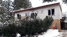 Důchodkyně si v posteli zapálila cigaretu, od které chytl dům. (10.1.2021) Důchodkyně si v posteli zapálila cigaretu, od které chytl dům. (10.1.2021)