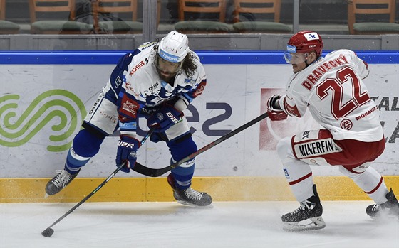 tonk Komety Brno Peter Mueller v souboji s tineckm Vladimrem Draveckm.