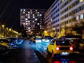 V Novodvorské ulici se parkuji i „v druhé řadě“.