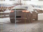 Fotografie z policejního radaru. Dvaatřicetiletý pirát silnic v luxusním... Fotografie z policejního radaru. Dvaatřicetiletý pirát silnic v luxusním...