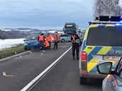 Řidič srazil muže, který na silnici ve směru na Benešov vyměňoval kolo auta.... Řidič srazil muže, který na silnici ve směru na Benešov vyměňoval kolo auta....