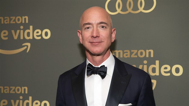 Jeff Bezos (57 let, USA),
189 miliard dolar.
Zaloil internetov obchod Amazon. S internetovm knihkupectvm zanal ve sv
gari, i on se aktuln pokou dobt vesmr. Slou mu k tomu spolenost Blue Origin.