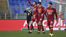 Fotbalisté AS Řím se radují ze vstřelené branky. Fotbalisté AS Řím se radují ze vstřelené branky.