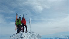 Lucie Výborná s horským vdcem Dawem Knillem na vrcholu výcarské...