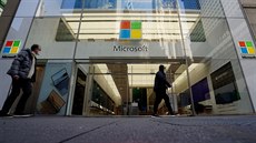 Obchod společnosti Microsoft na Manhattanu v New York City. Obchod společnosti Microsoft na Manhattanu v New York City.