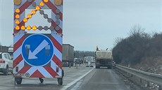 Na dvou místech D1 na Vysočině je třeba opravit poškozené panely. Provoz v obou... Na dvou místech D1 na Vysočině je třeba opravit poškozené panely. Provoz v obou...